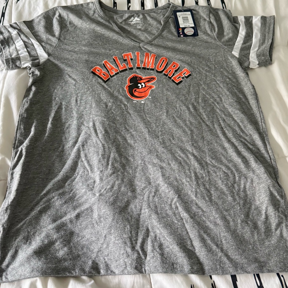 NWT! Majestic Baltimore Orioles Short Sleeve V-Neck Gray Tee; Large